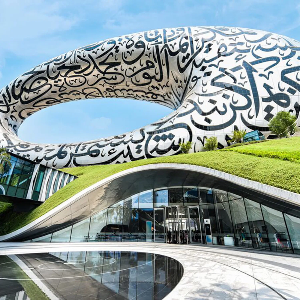 Homeland Travel Agency consultants supporting holiday and visa planning in Dubai